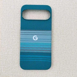 Frameless Carbon Fibre Magnetic Phone Case with Wireless Charging and Shockproof Protection - Pixel 10Pro (Green)