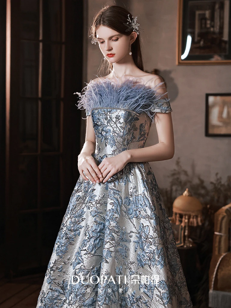 

Роскошное дымчатое синее платье для выпускного вечера жаккардовое атласное платье с принтом перьев без бретелек Элегантное длинное вечернее платье с открытыми плечами 2023