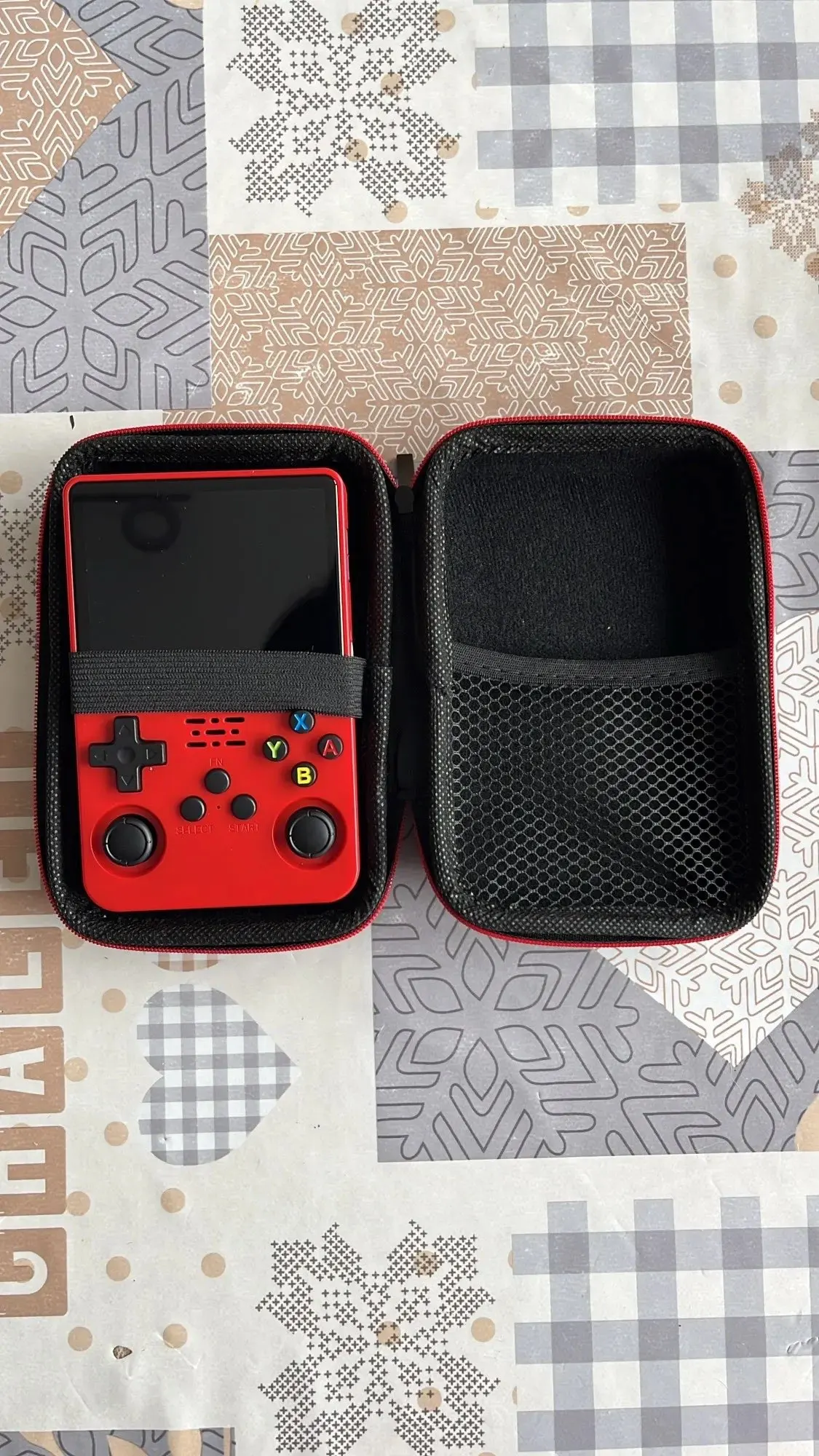 Portable Game Console R36S Retro Handheld Player 3.5-Inch IPS Screen ArkOS System 64GB/128GB with 20000 Games photo review