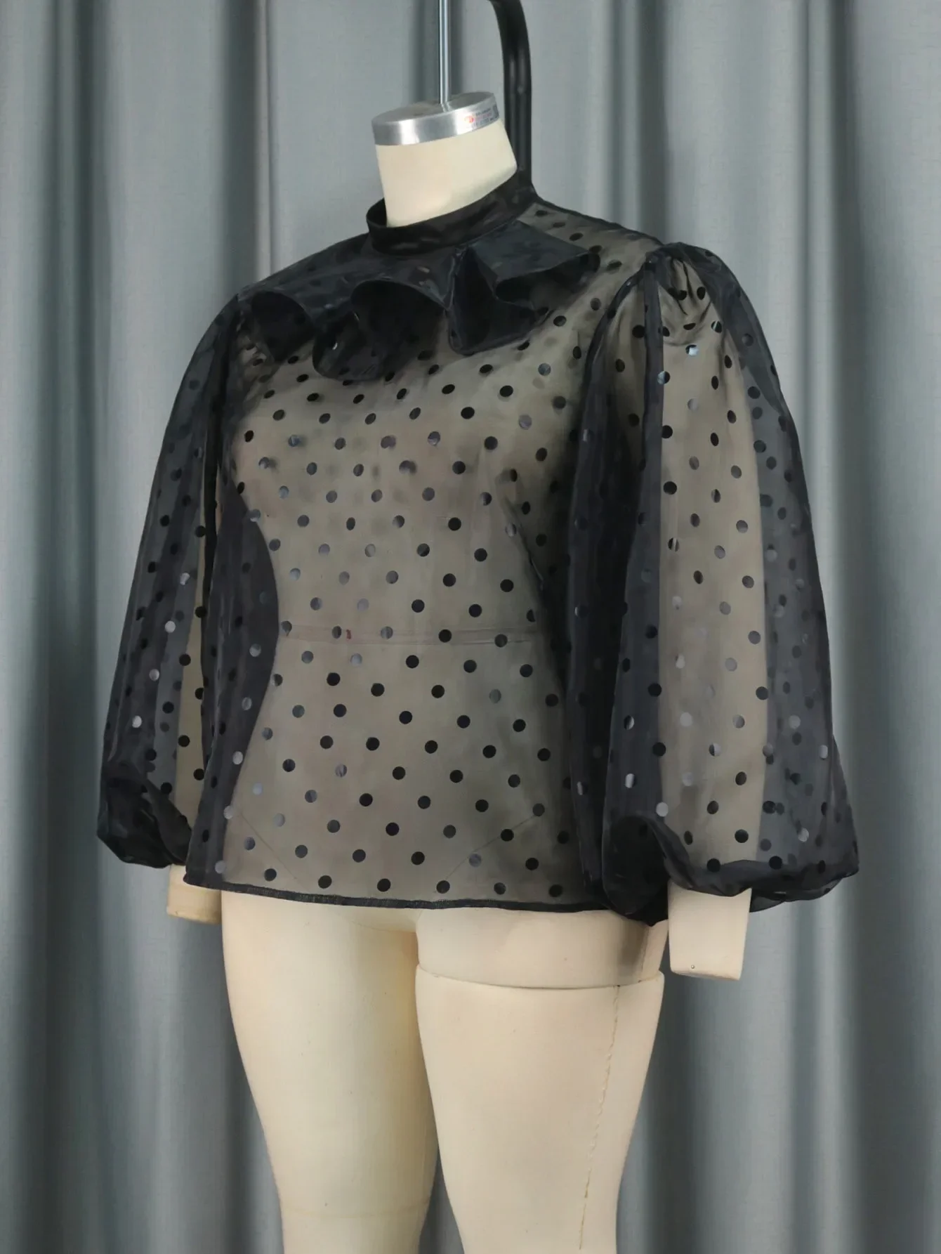 売れ筋商品|||カールラガーフェルド カットソー トップス レディース Women's Dot-Print Organza Flutter-Sleeve Blouse Black/ Soft White Black See Through Tops Polka Dot Ruffles High Neck Pullover