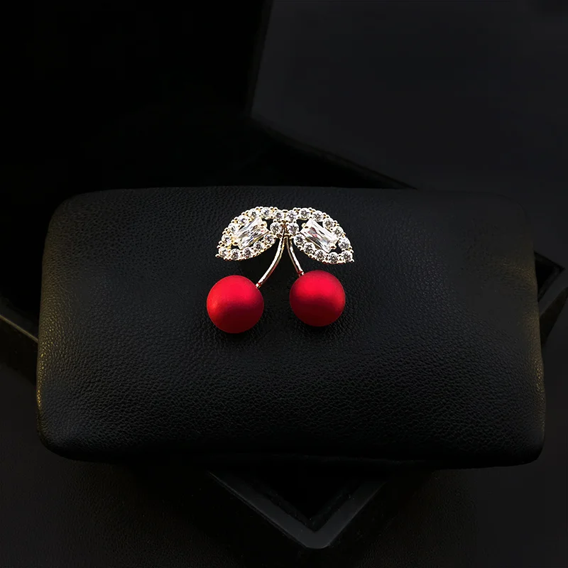 

Exquisite Small Cherry Brooch High-End Women Red Fruit Neckline Pin Suit Sweater Accessories Rhinestone Jewelry Wedding Gifts