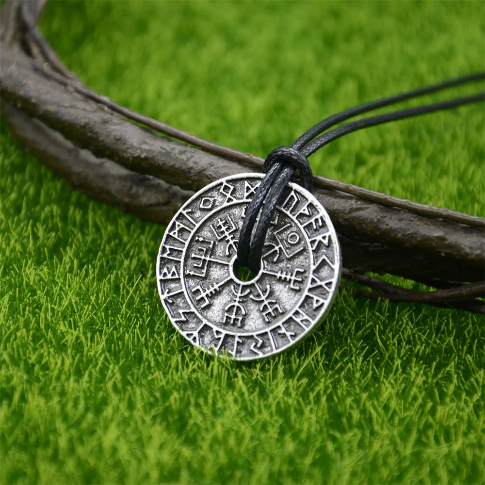 Pagan starszy Futhark Runes Vintage biżuteria runiczny Vegvisir kompas wisiorek Viking naszyjnik mężczyźni kobiety Norse Amulet talizman biżuteria