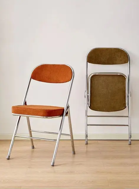 빈티지 매력과 현대적 스타일의 조화를 위한 INS 스타일 침실 메이크업 의자