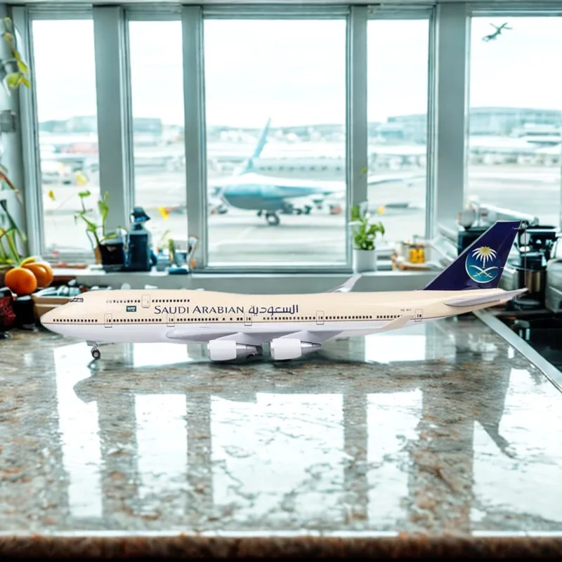 طائرة نموذجية بمقياس 1/150 لطائرة B747-400 التابعة...