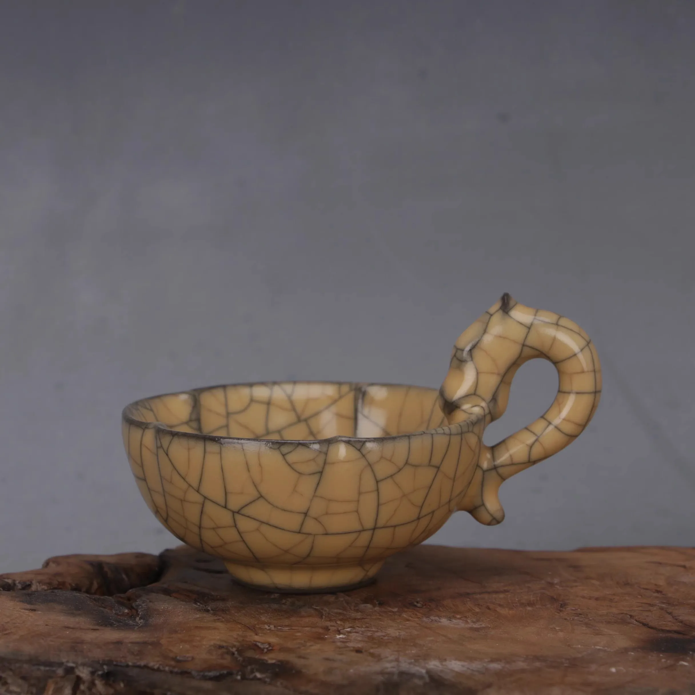 

Song Ge Kiln Yellow Glaze Gold Iron Wire Dragon Handle Cup Antique Porcelain Decorative Ornament