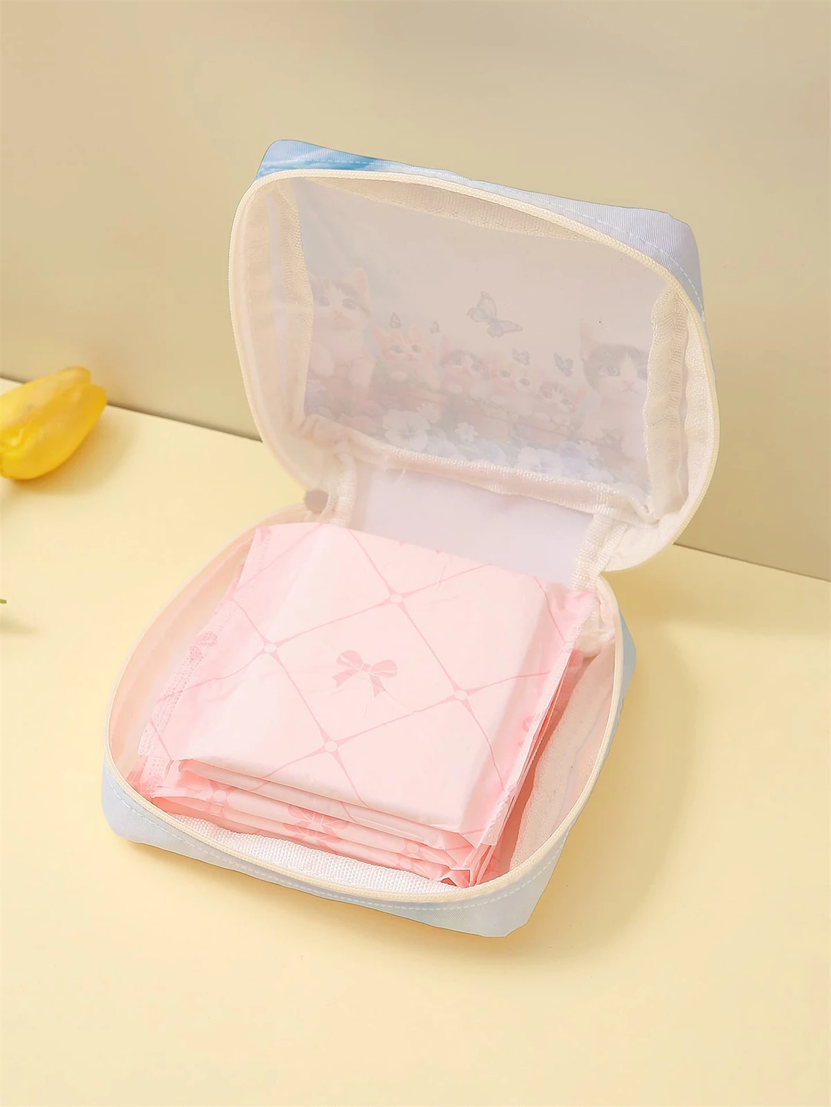 Cartoon cute cat pattern printed sanitary napkin storage bag, women's lightweight tissue bag, sanitary tissue bag
