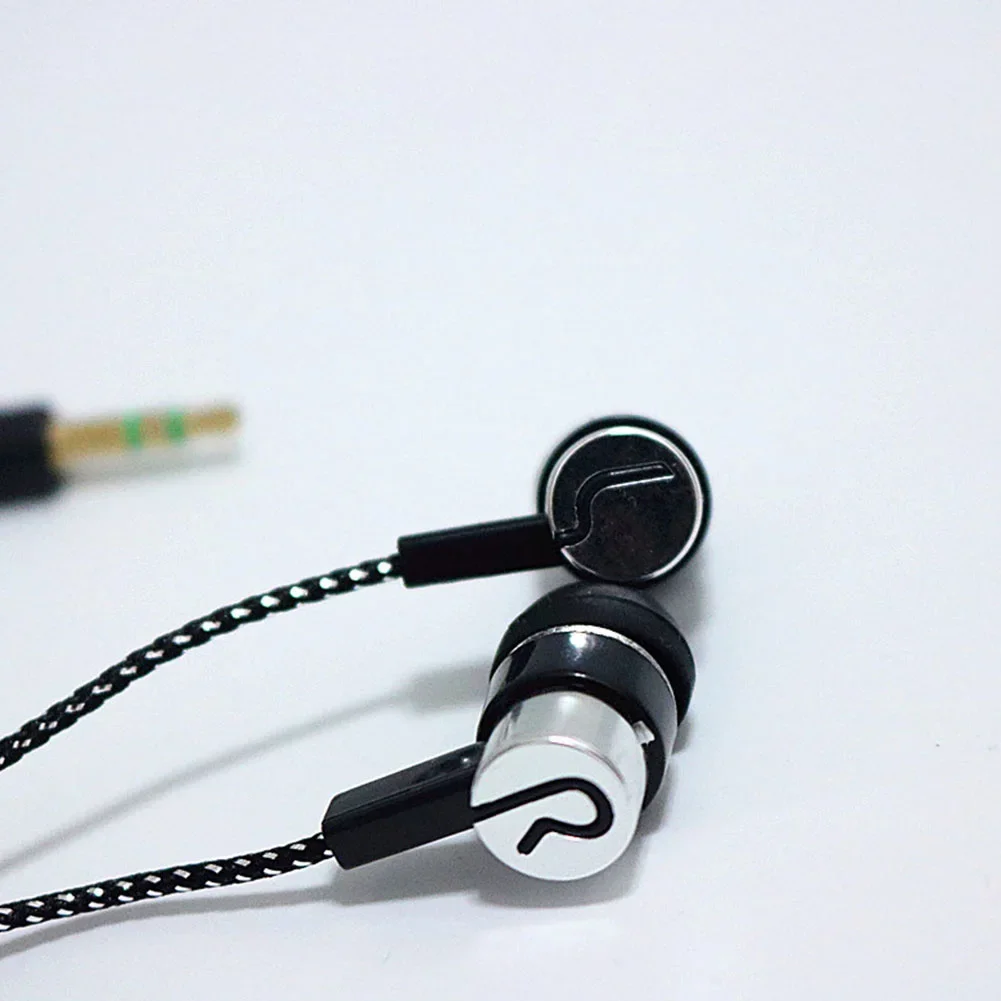Premium Noise-Cancelling Wired Earbuds with Enhanced Bass