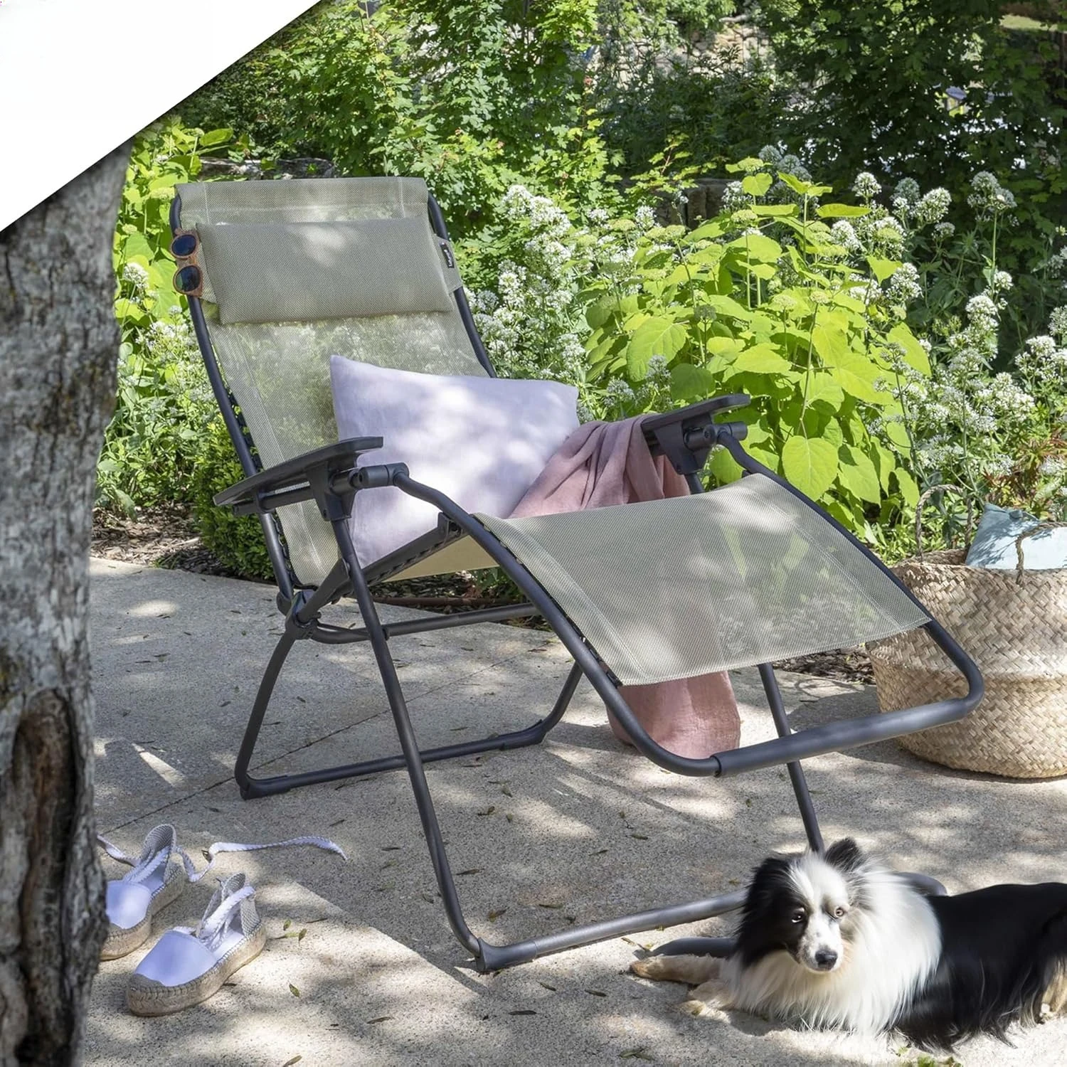 Futura XL Zero Gravity Patio Recliner (Seigle Grey Batyline Canvas) Extra Large Outdoor Folding Lounge Chair