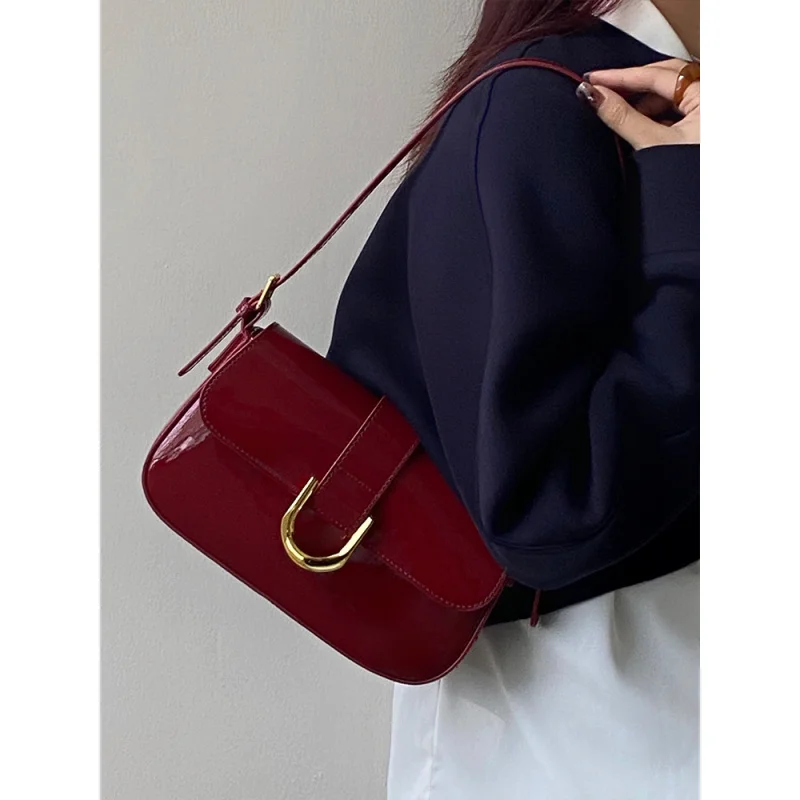 Elegant Women's Single Shoulder Bag Vintage Burgundy Horseshoe Buckle Handbag Shoulder Crossbody Bag