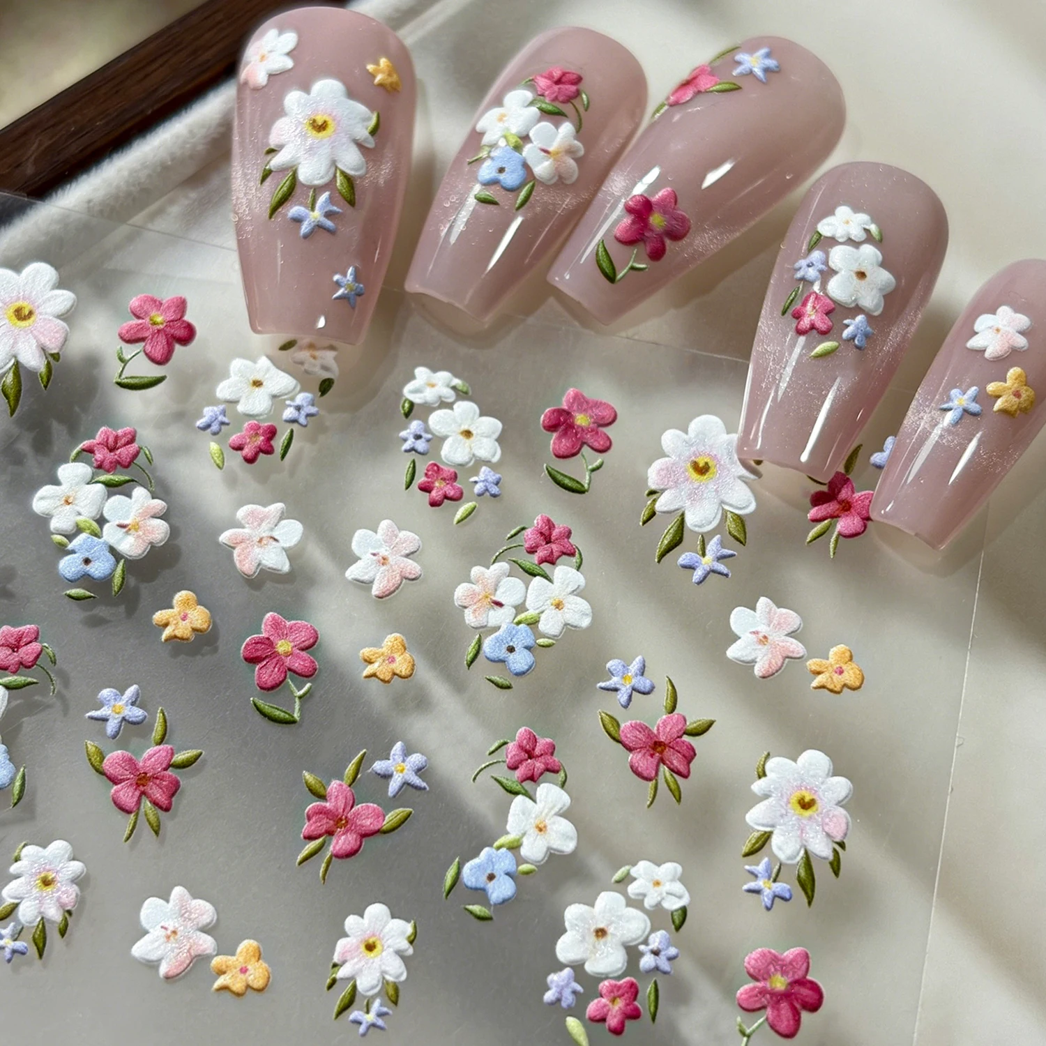 1pcs 5D 핑크 화이트 미니 꽃 네일 스티커 봄 여름 피는 꽃 네일 데칼 8*10cm 자체 접착 네일 장식