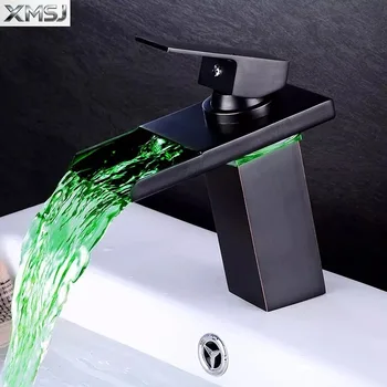 ก๊อกน้ำอ่างล้างหน้าแบบน้ำตก LED สีทองขัดเงา เปลี่ยนสีตามอุณหภูมิ ก๊อกผสมน้ำร้อนน้ำเย็นทองเหลืองสำหรับห้องน้ำ 1