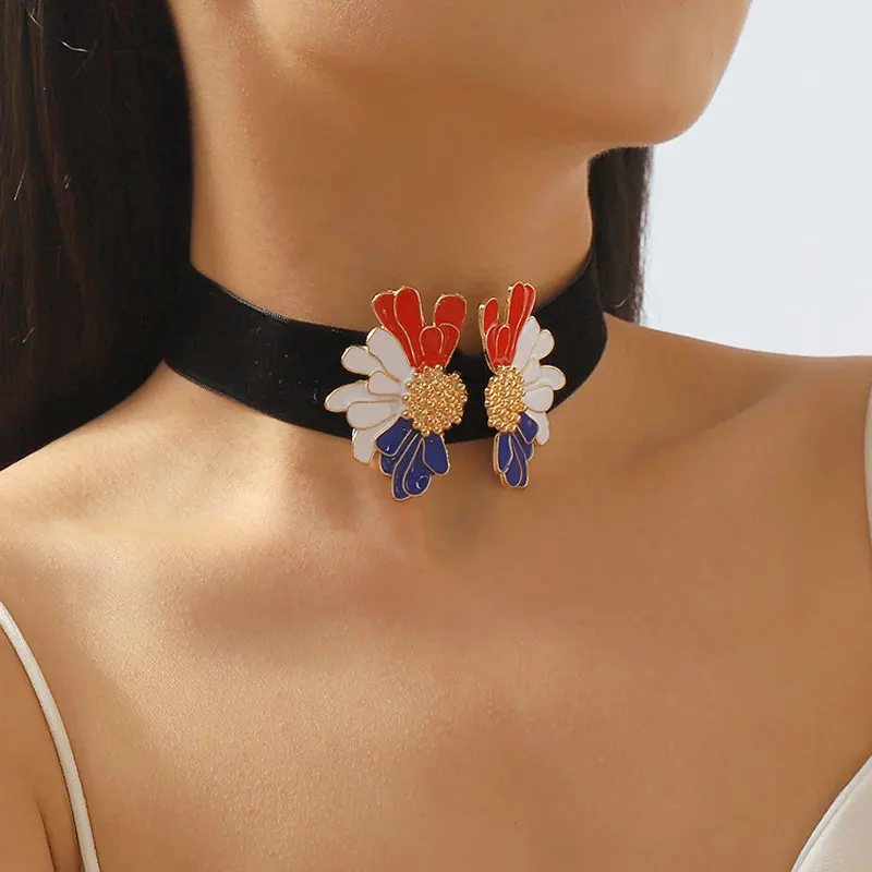Gothic Punk Style Golden Symmetrical Flower Necklace Women's Fashion Club Party Wedding Black Velvet Choker Women's Jewelry 2023