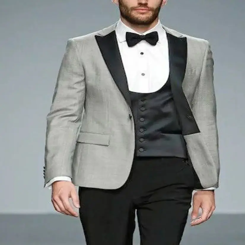 Fashion Light Grey Groom Tuxedos Peak Lapel Groomsmen Mens Wedding Wear Excellent Man Jacket Blazer 3 Piece Suit(Jacket+Pants+Ve
