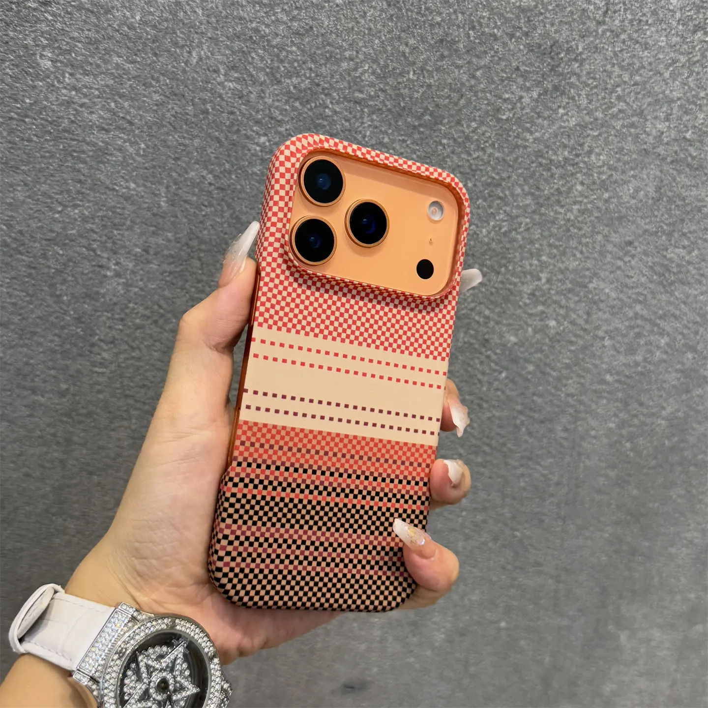 ตัวเลือกสินค้า เคส iPhone ไร้ขอบลายคาร์บอนไฟเบอร์ พร้อมชาร์จ Magsafe