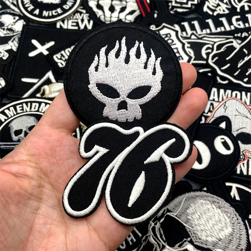 Finally Home Punks not Dead! Patch om op te strijken & op te naaien | Punk Patches, strijkplaatje, Anarchy opstrijker, punker patch