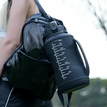 2L Silicone Foldable Water Bottle Large Capacity BPA Free Sports Water Cup With Handle Portable For Adult Gym Sports Outdoors