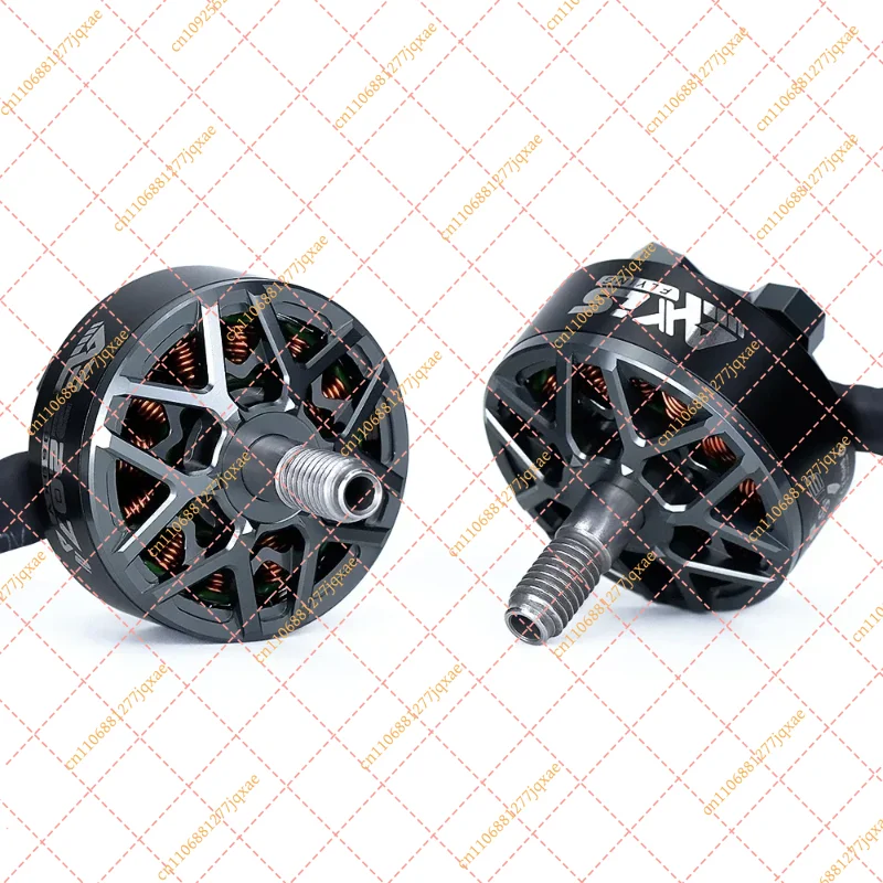 Gros plan sur le stator et les aimants du moteur sans balais AxisFlying AE2207 V2 2207 pour drone FPV.