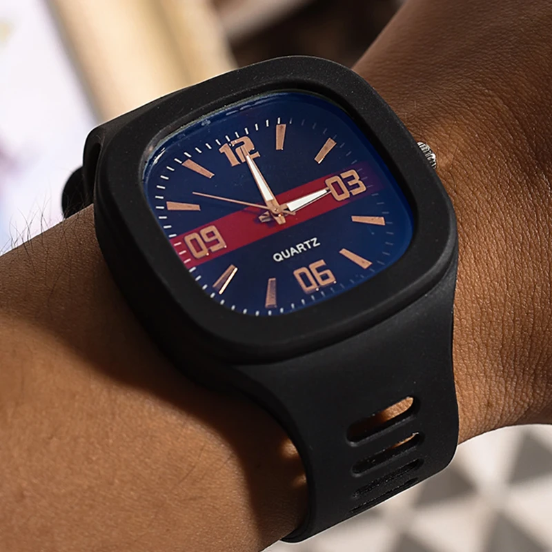 

Часы мужские/женские кварцевые с резиновым ремешком и квадратным циферблатом