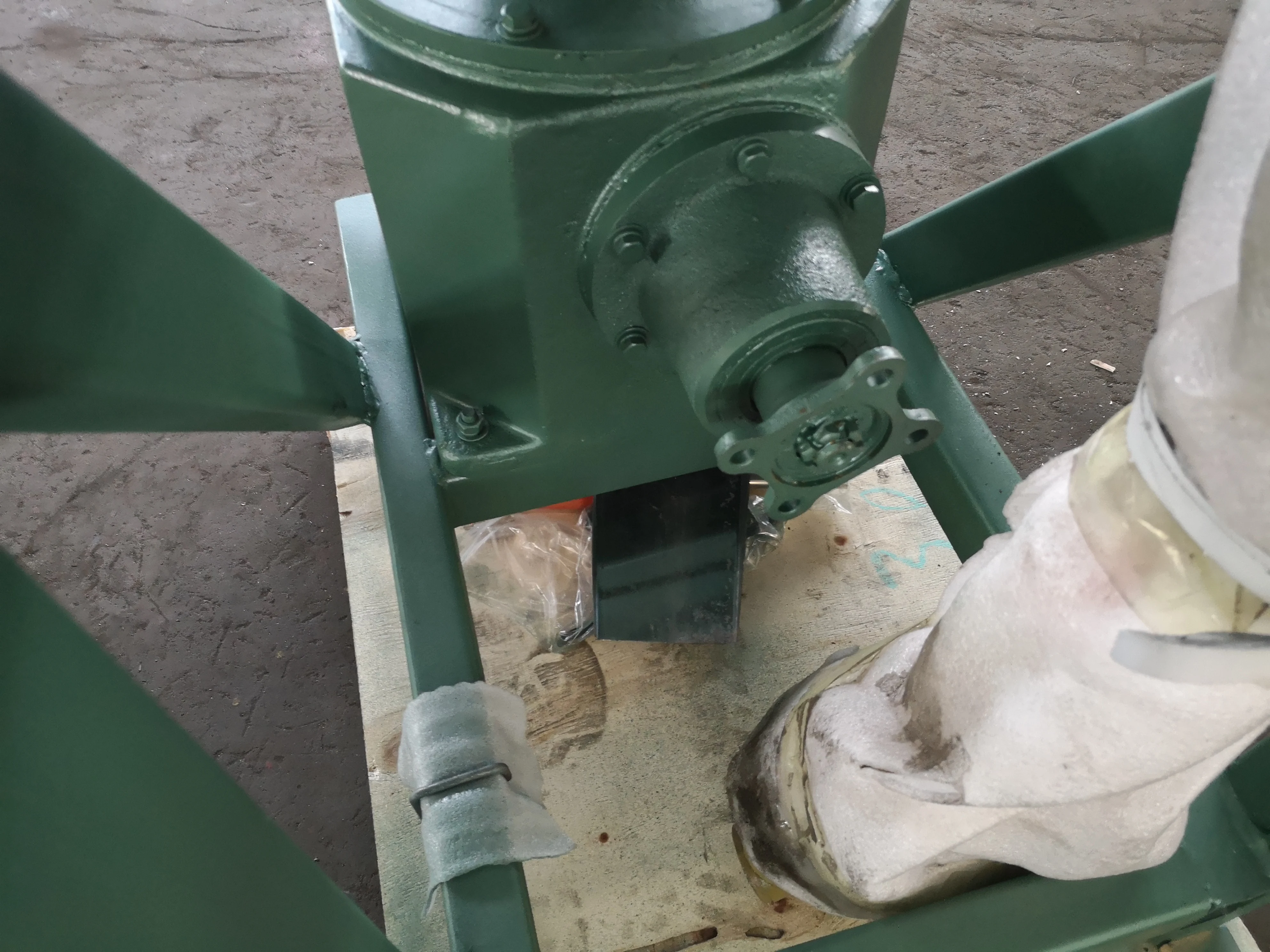 KL230 KL230P out door use PTO die moving biomass wood pellet mill machine 6 mm die hole to door