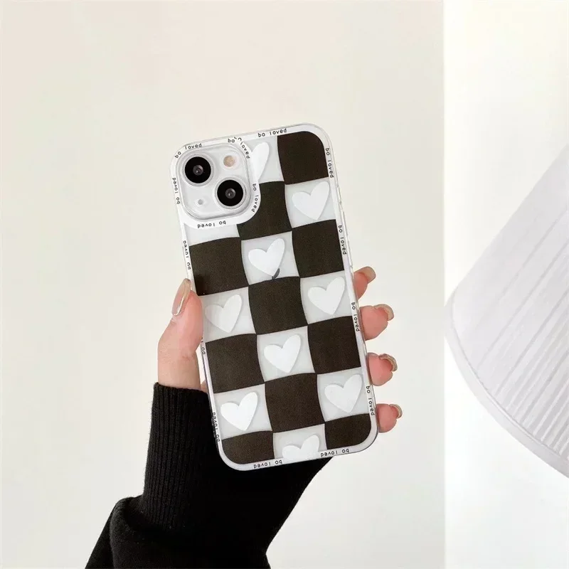 thumbnail image 1 of Funda blanda con diseño de cuadros y corazones de amor para iPhone 11, 12, 13 Pro Max, X, XR, XS Max, 6, 7, 8 Plus, protección de lente transparente, 1 of 4