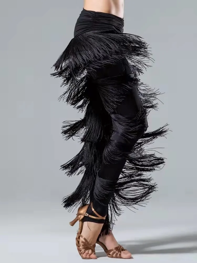 Рисунок 3 - Брюки женские длинные с бахромой и высокой талией