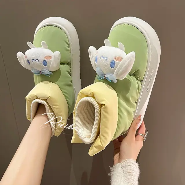 산리오 카와이 시나모롤 마이 멜로디 쇼트 부츠와 폼폼푸린 스노우 부츠, 쿠로미 미끄럼 방지 코튼은 겨울에 따뜻하게 신는데 적합한 제품들입니다.