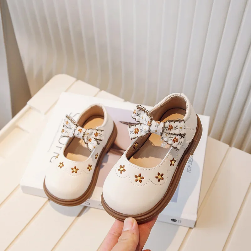 Little Girl Leather Shoes Fashion Sweet Bowtie Children's Flats Embroidery Causal Kids Versatile Princess Wedding Shoes Non-slip 3