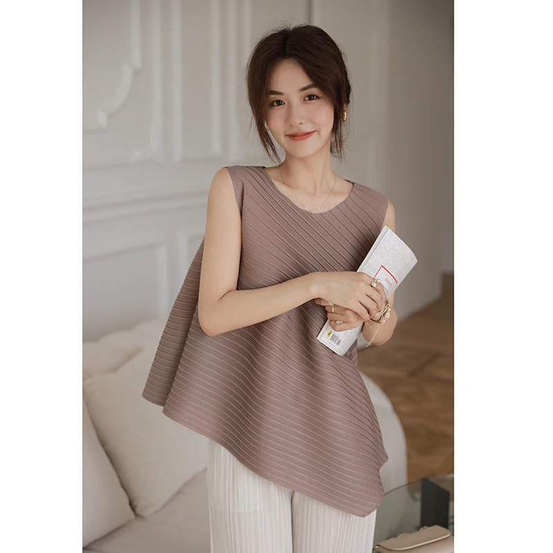 

Плиссированная Летняя женская футболка YUDX, новинка 2023 года, модный дизайн, нишевые Топы «миё», женское нижнее белье без рукавов, свободная майка большого размера