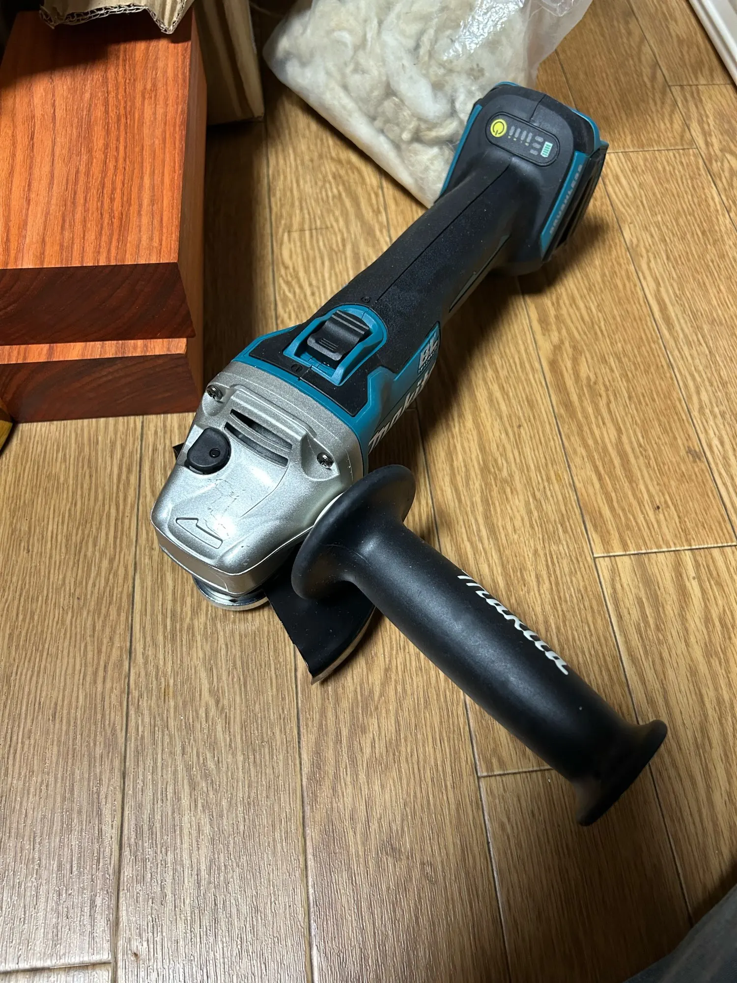 2025 Makita DGA404 100/125mm Angle Grinder 18V Lithium Battery Brushless Polishing Machine 4 Gear Industrial Cutting Power Tools photo review