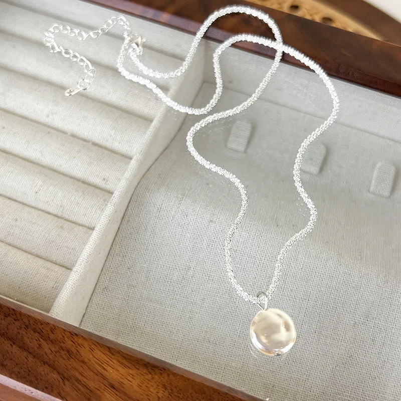 

ALLNEWME Simple Bling Bling Silver Water Wave Chain Chokers Necklaces for Women Baroque Freshwater Pearl Pendant Necklace 2023