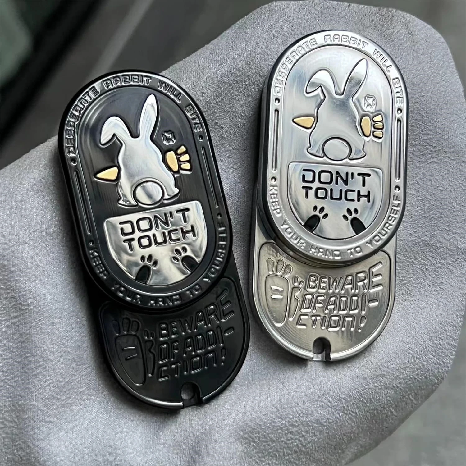 【希少品✨】フィジェットスライダー　Rabbit DON’T TOUCH EDC ドントタッチウサギフィジェットスライダー触覚コイン無限回転