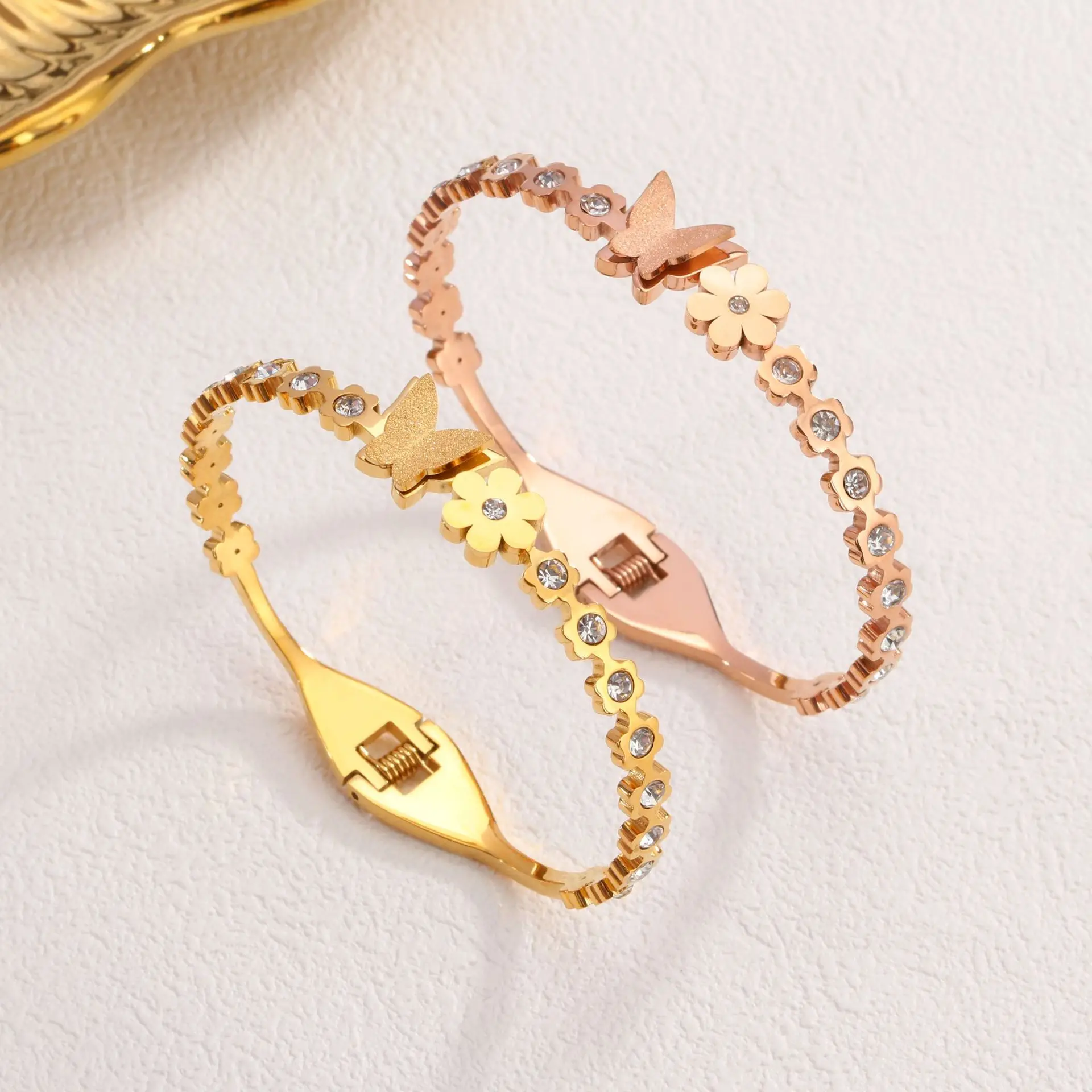 

Женский браслет-бабочка из титановой стали, водонепроницаемый Браслет-манжета с покрытием из 18-каратного золота и цирконием, ювелирное украшение для подарка