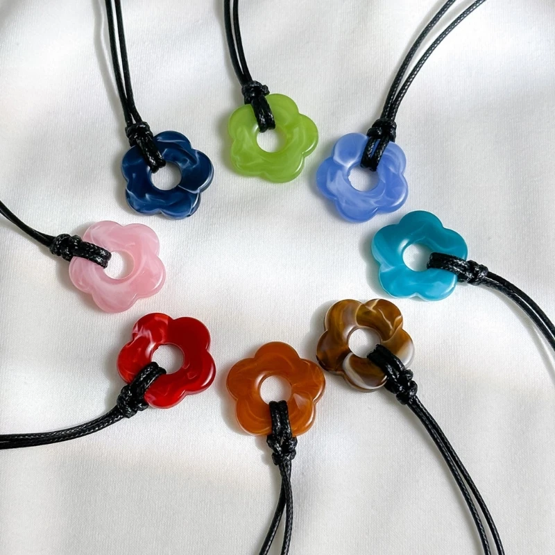 

Creative Blossoms Pendant Necklace Hollow Crystal Flower Charm Necklace-Clavicle DropShip