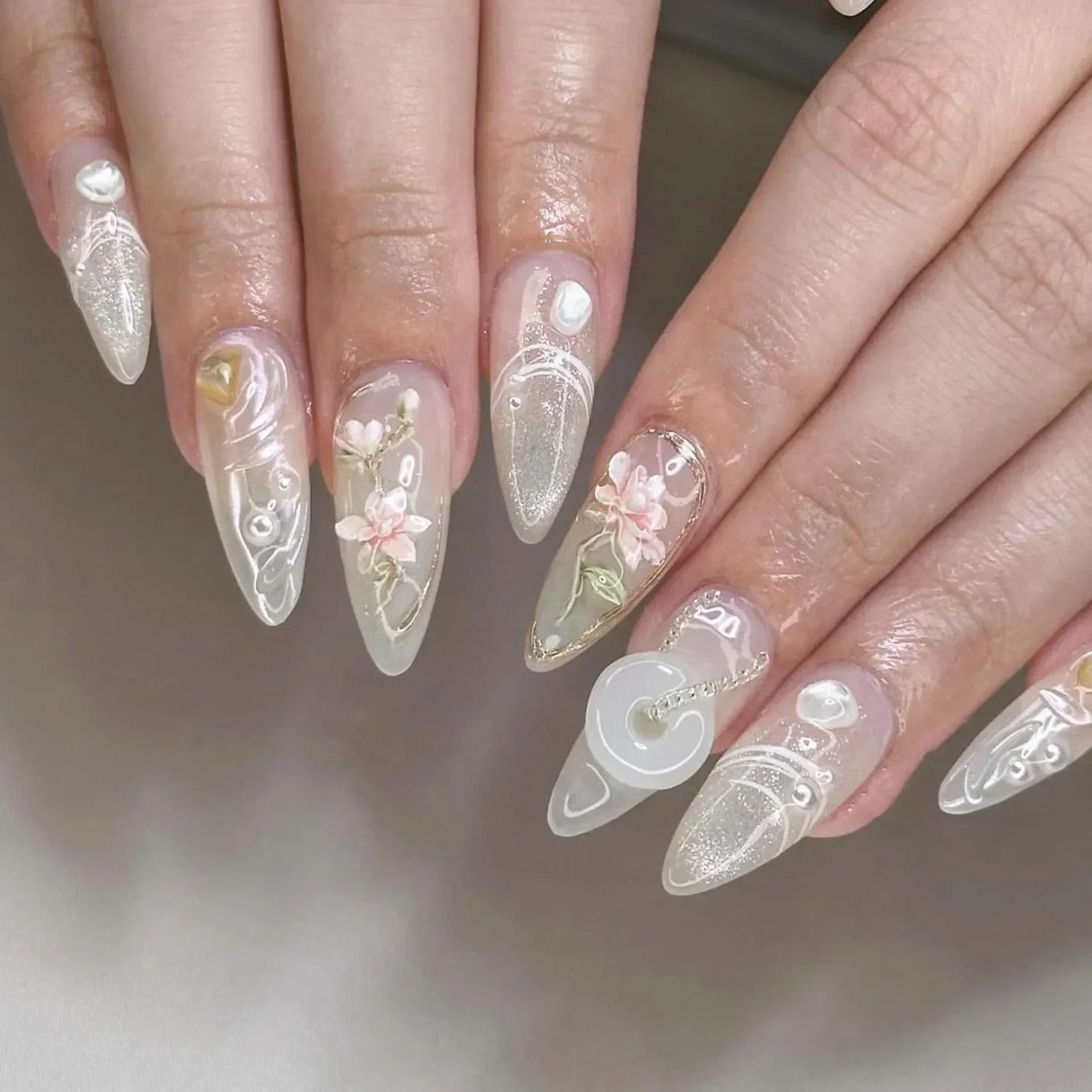 Fake Nails 24Pcs Short Round Head Almond with Flowers Grass Pattern Wearable False Nails Tips Summer Full Cover Press on
