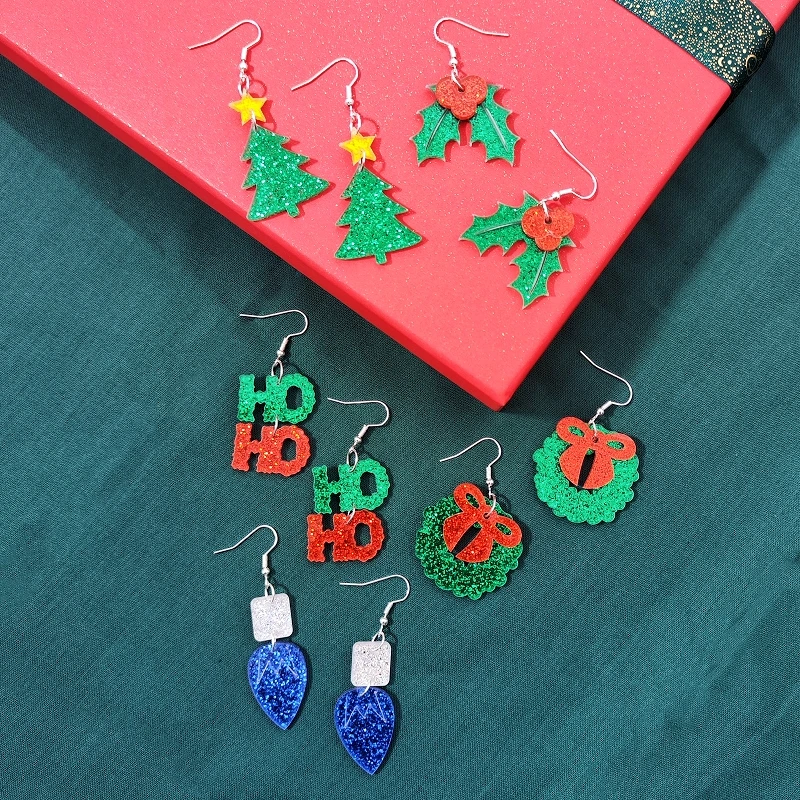 KUGUYS Weihnachtskranz baumelnde Ohrringe für Frauen, glitzernder Baum, HOHO-Glühbirne, Acryl-Schmuck, Modeaccessoires