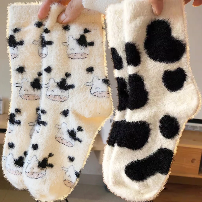 

2Pairs Lovely Cow Pattern Fuzzy Crew Socks Milk Spotted Plush Thickened Soft Cute Comfortable Mid Tube Socks Warm Autumn Winter