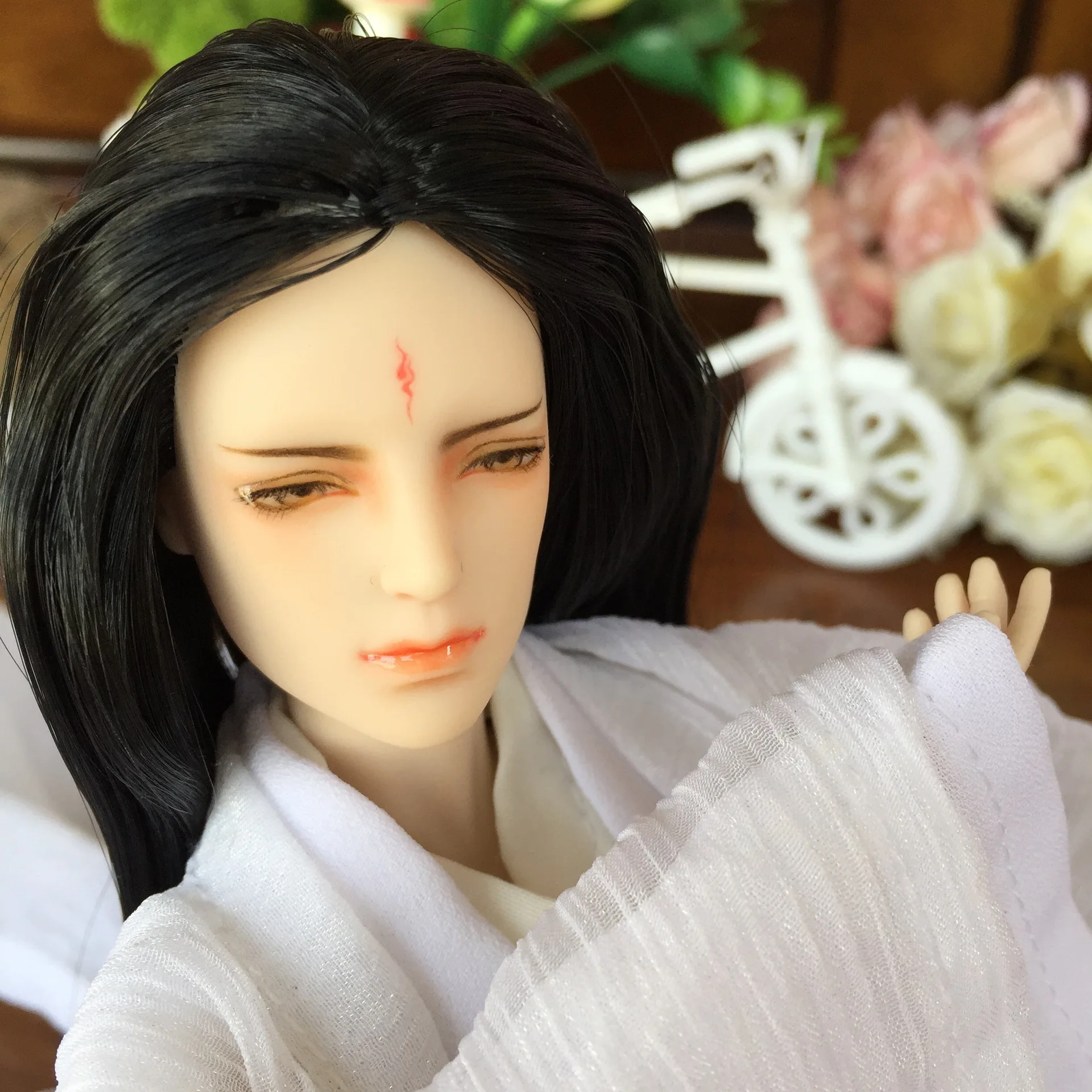 

Round Yuan Hand-Painted Makeup Eye Makeup Doll Heads Male Doll Figures 20 Joints Flexible Body BJD Male Doll Long Hair Boyfriend