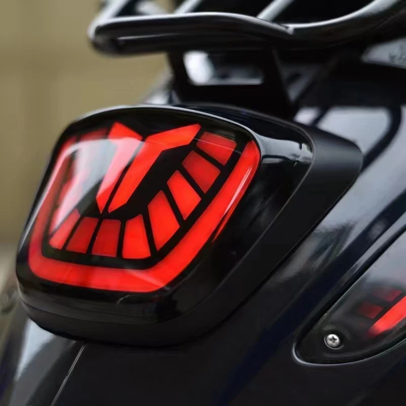 

For Vespa motorcycle modified Spring Sprint 150 flow LED taillights brake lights blackened smoked