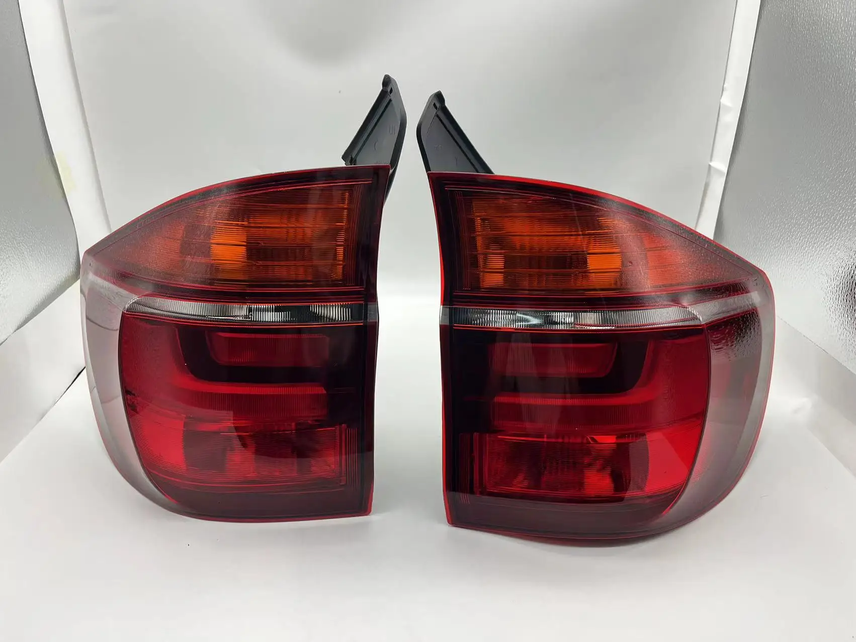 OE: 63217227789 63217227790 Rear Exterior Combination