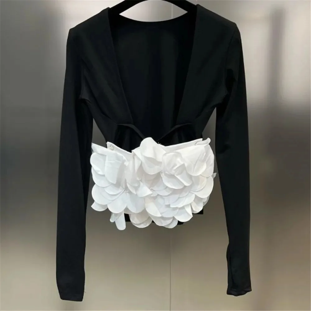 

2023 Autumn O Neck Long Sleeve Sexy Backless Black White Contrast 3D Petal Decoration Fashion Blouse Top for Women Y4357