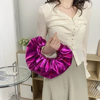 Borse da donna color caramello Pochette argento laser Borse a tracolla pieghettate metallizzate per donna 2023 Borsa di design di lusso da donna Tote 1