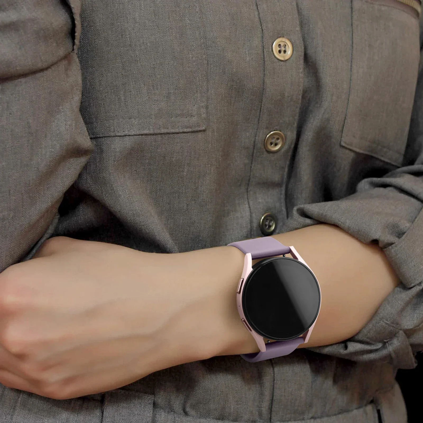 Versatile 20mm Silicone Smartwatch Strap in Black