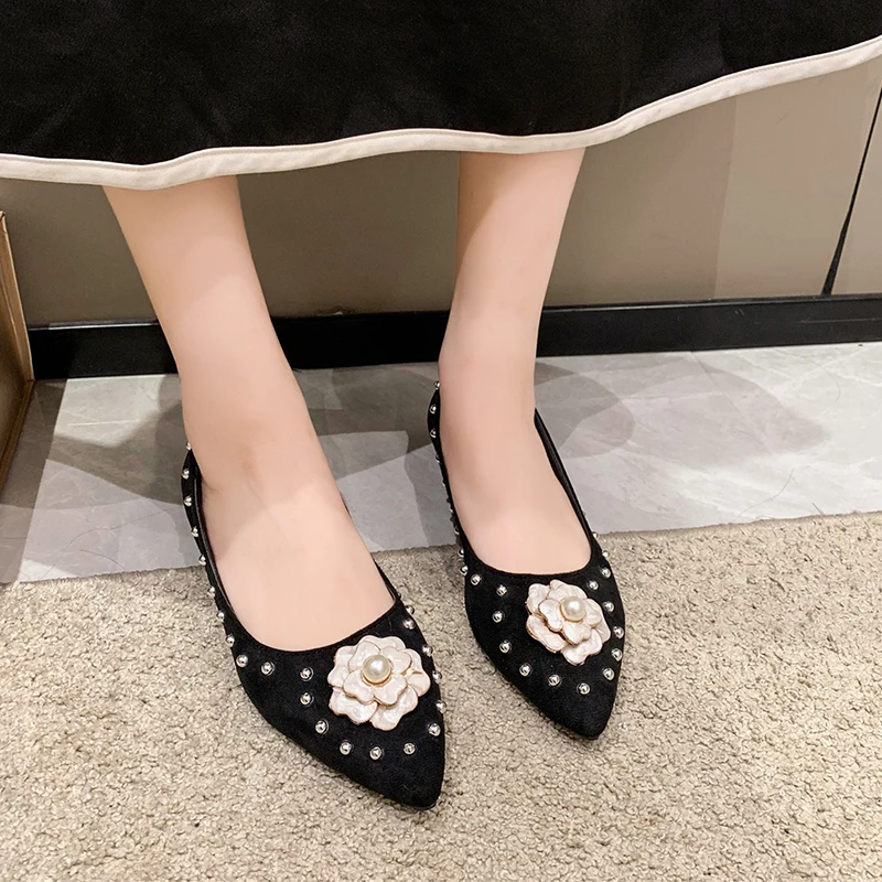 

Plus Size 35-42 Women Flats Camellia Pearl Boat Shoes Faux Suede Pointed Toe Low Heels Dress Shoes Rivets Slip on Office 9967N