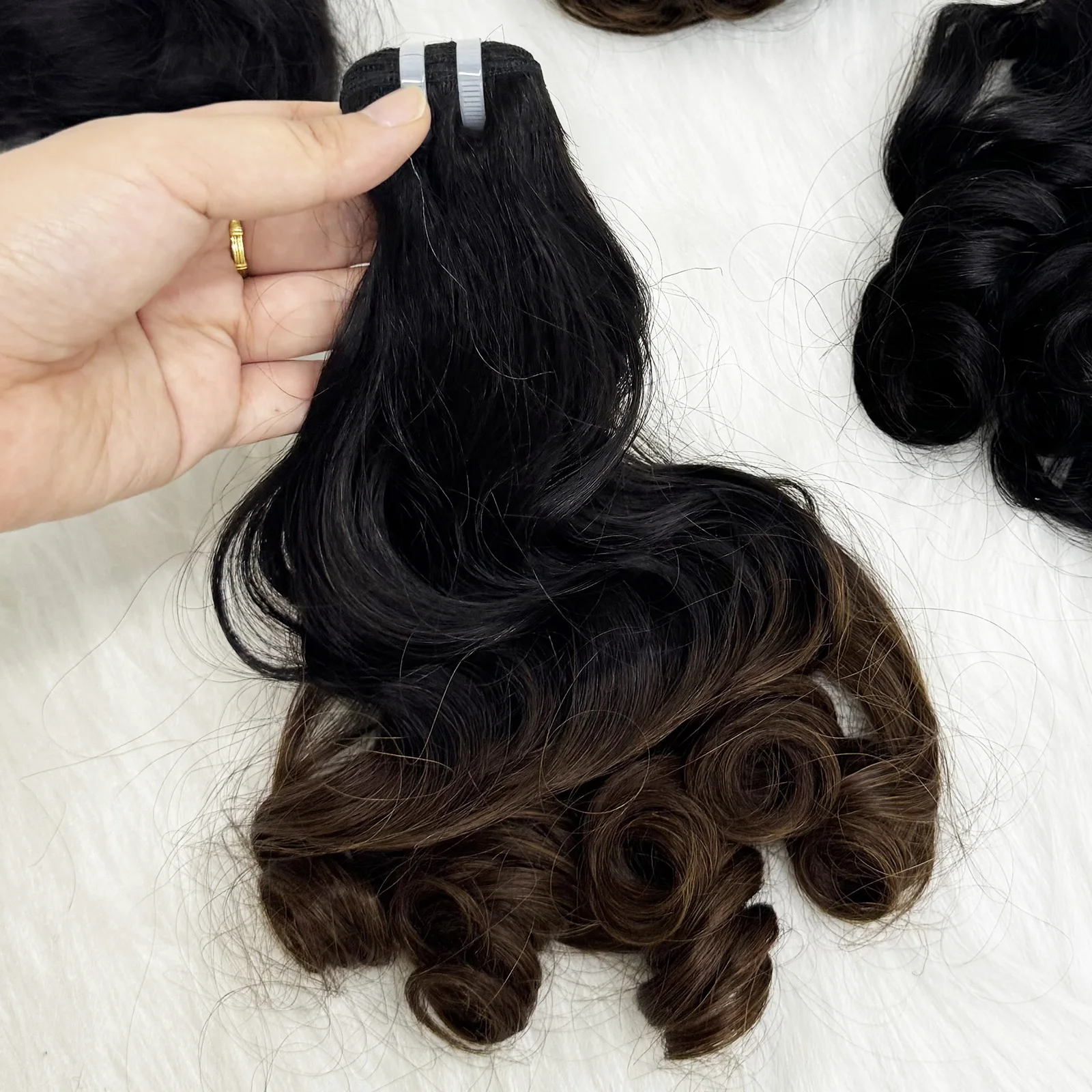 8-18inch Ombre Loose Bouncy Indian Virgin Human Hair Bundles Natural Color Bouncy Curly Hair Weave Extensions for Black Women 4