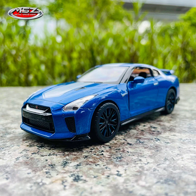 

Модель автомобиля MSZ 1:32 Nissan GT-R R35, детская Игрушечная машина, литье под давлением со звуком и светом, функция оттяжки, подарок для мальчика