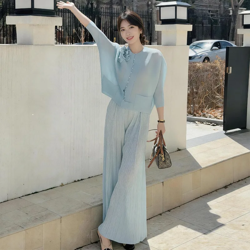 미야케 플리츠 2026 신상 오리지널 블루 버튼 가디건 캐주얼 패션 와이드 팬츠 여성 봄 여름 하이엔드 패션 세트