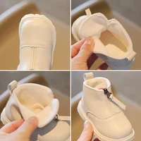 Kurze Stiefel mit Reißverschluss – Bild 4