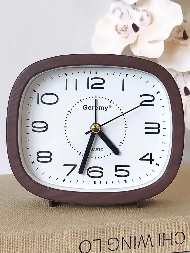 SimpleNostalgicImitationWoodGrainAlarmClockHomeDesktopSquare