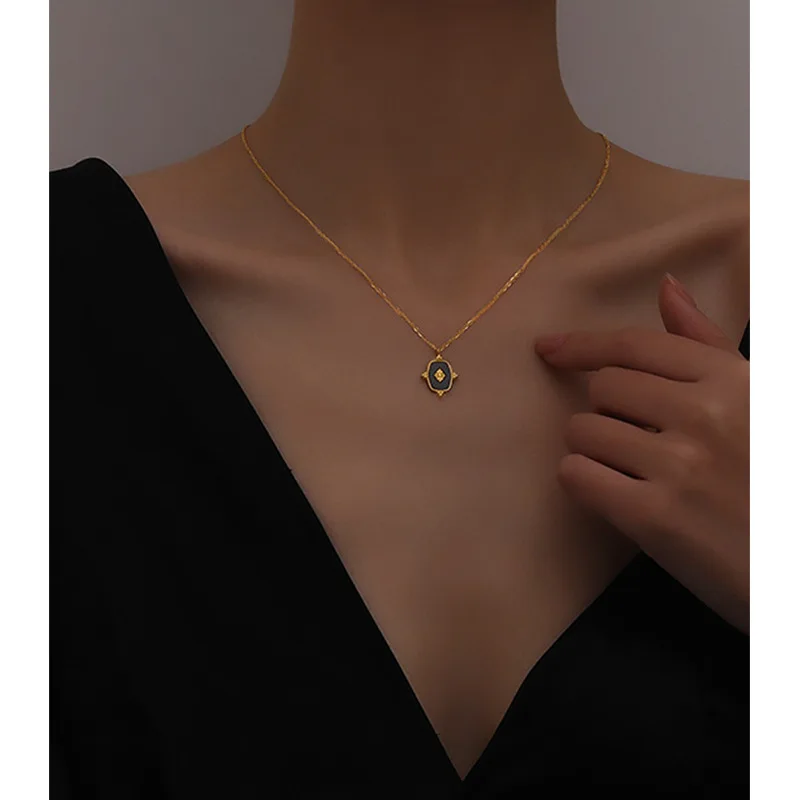 Vacuum Plating 18k Gold French Retro Black Square Necklace Niche Clavicle Chain Thick Chain Is Not Easy To Fade