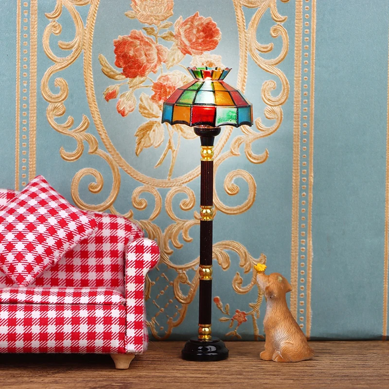 1:12 Dollhouse Retro European Style Mini LED Lamp Double-head Flower Ceiling Light Lamp Live Room Standing Lamp (with Battery) 2
